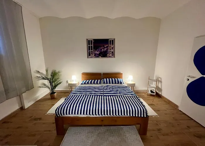 Gemuetliche Altbauwohnung Nahe Zentrum & Bahnhof *