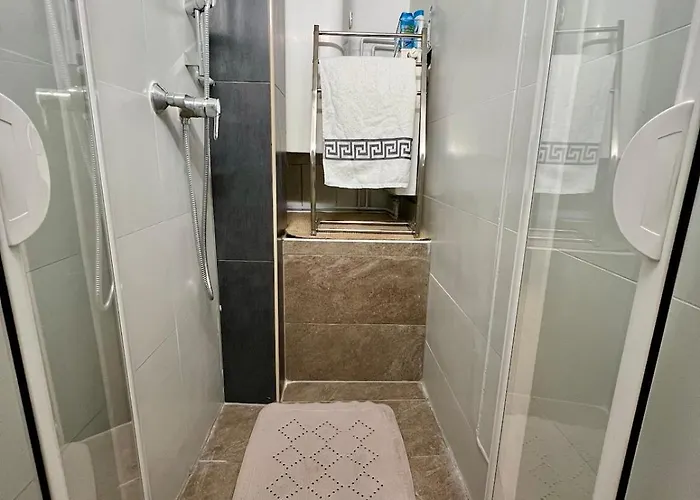 Gemuetliche Altbauwohnung Nahe Zentrum & Bahnhof